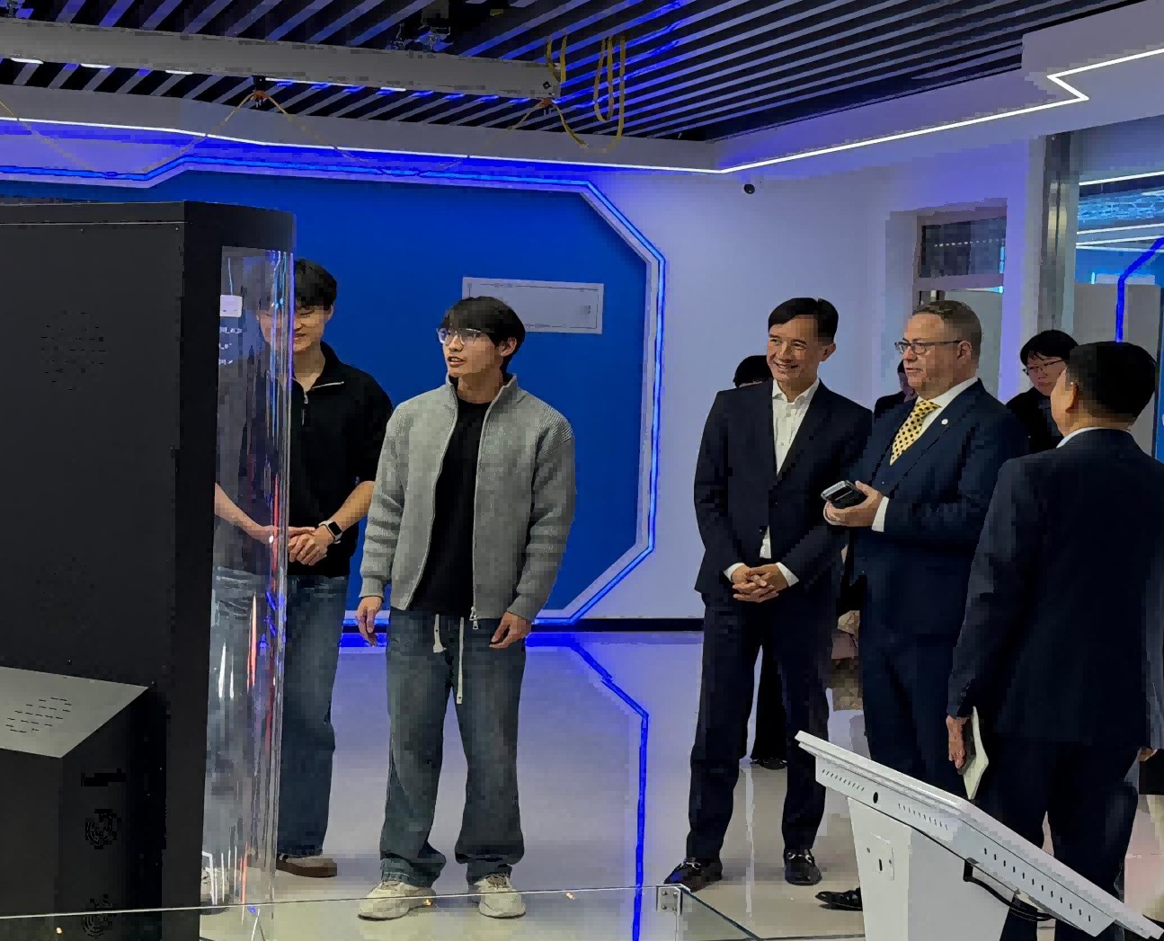 保定理工学院与瑞士高商教育集团 洽谈国际教育合作
