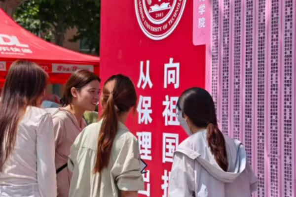 毕业季——打卡现场实录:青春和快门声一起炸场!