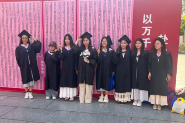 毕业季——打卡现场实录:青春和快门声一起炸场!