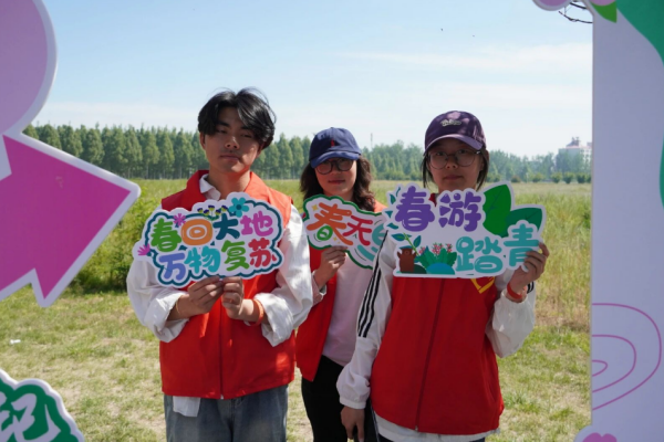 保定理工学院积极参与保定市第八届公益徒步行活动