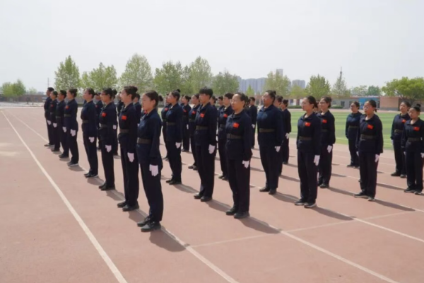 【国旗护卫队】保定理工学院国旗护卫队举行第二十一届接旗暨授臂章仪式