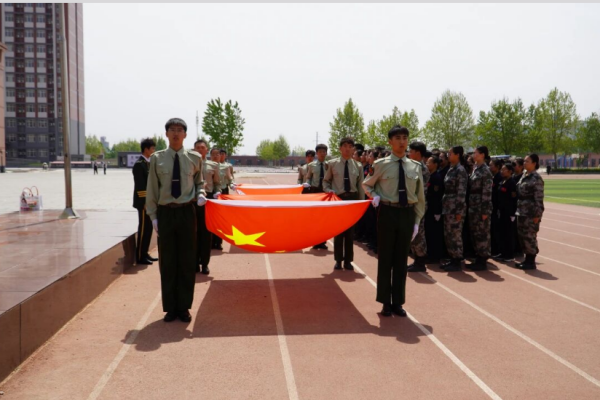 【国旗护卫队】保定理工学院国旗护卫队举行第二十一届接旗暨授臂章仪式