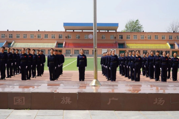 【国旗护卫队】保定理工学院国旗护卫队举行第二十一届接旗暨授臂章仪式