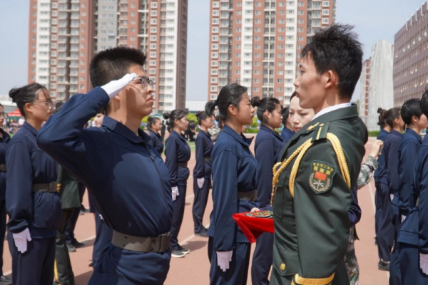 【国旗护卫队】保定理工学院国旗护卫队举行第二十一届接旗暨授臂章仪式