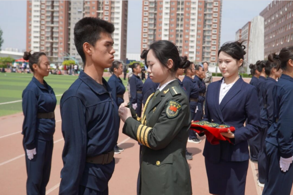 【国旗护卫队】保定理工学院国旗护卫队举行第二十一届接旗暨授臂章仪式