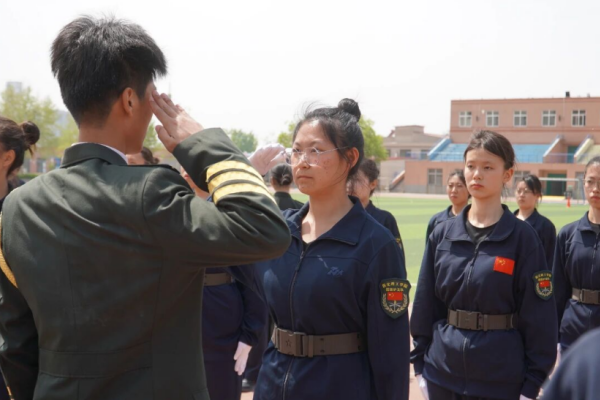 【国旗护卫队】保定理工学院国旗护卫队举行第二十一届接旗暨授臂章仪式