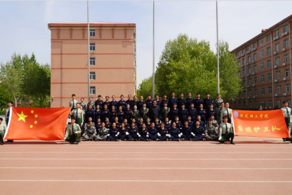 【国旗护卫队】保定理工学院国旗护卫队举行第二十一届接旗暨授臂章仪式