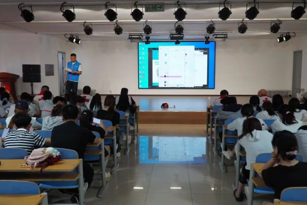 保定理工学院联合红十字会开展灾害个人防护及初期灾害救援专题培训
