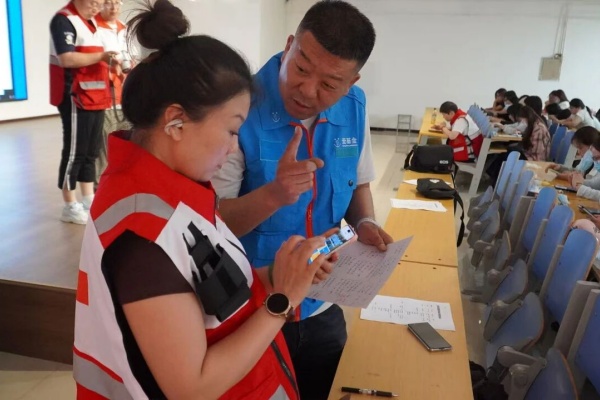 保定理工学院联合红十字会开展灾害个人防护及初期灾害救援专题培训
