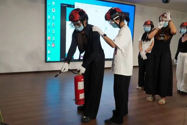 保定理工学院联合红十字会开展灾害个人防护及初期灾害救援专题培训