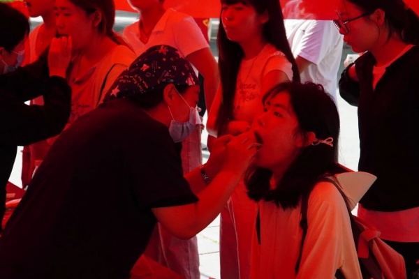 保定理工学院携手益牙口腔开展公益义诊活动