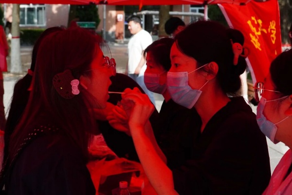 保定理工学院携手益牙口腔开展公益义诊活动