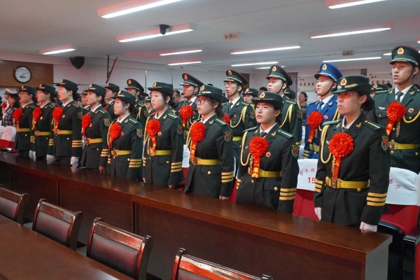 薪火相传 接续荣光——保定理工学院第十九届国旗护卫队退役大会圆满举行
