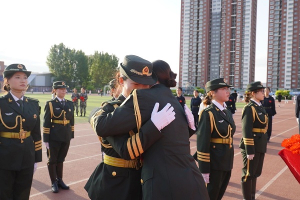 薪火相传 接续荣光——保定理工学院第十九届国旗护卫队退役大会圆满举行
