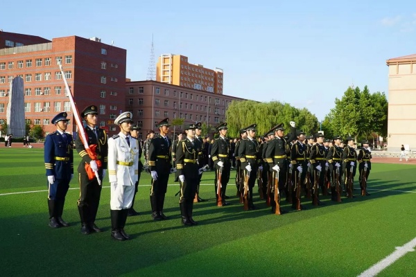 薪火相传 接续荣光——保定理工学院第十九届国旗护卫队退役大会圆满举行
