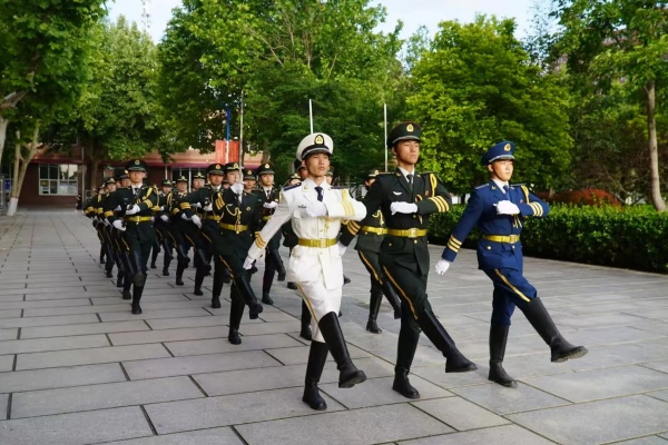 薪火相传 接续荣光——保定理工学院第十九届国旗护卫队退役大会圆满举行