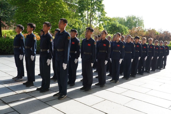薪火相传 接续荣光——保定理工学院第十九届国旗护卫队退役大会圆满举行