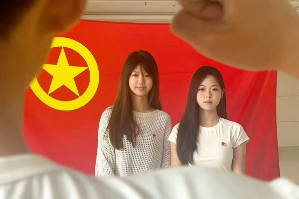 五四青年节——咔嚓！保理学子与团旗的青春同框